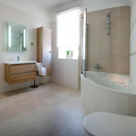 Barbara Apartment Split